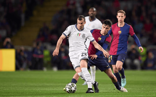 普拉蒂尼等尤文传奇与一线队见面，并参观海瑟尔惨案纪念碑