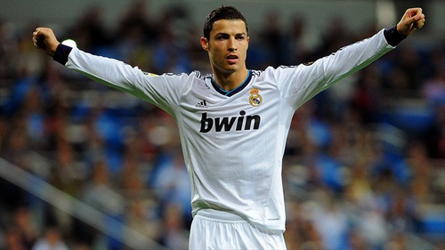 篮球篮网训练场出现意外，球员手指受伤